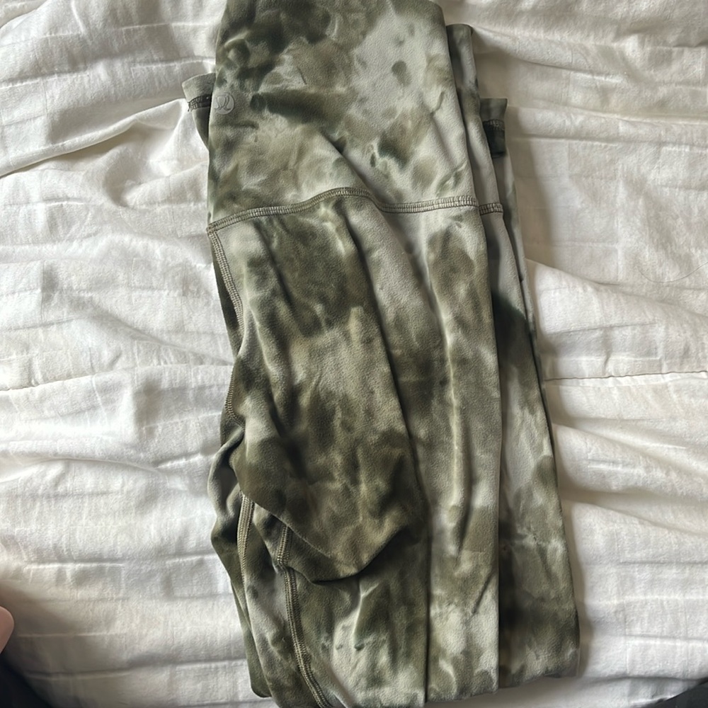 Lululemon leggings size 6